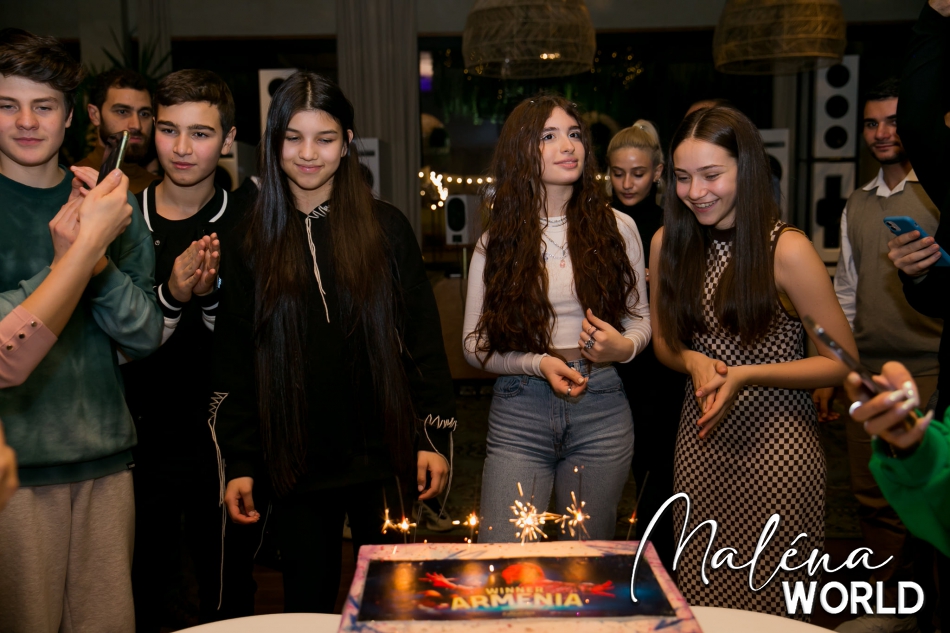 Click to view full size image
==============
Welcome_Party_281729.jpg Welcome_Party_281729.jpg