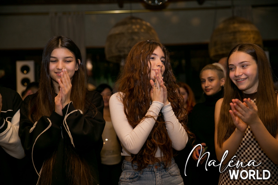 Click to view full size image
==============
Welcome_Party_281829.jpg Welcome_Party_281829.jpg